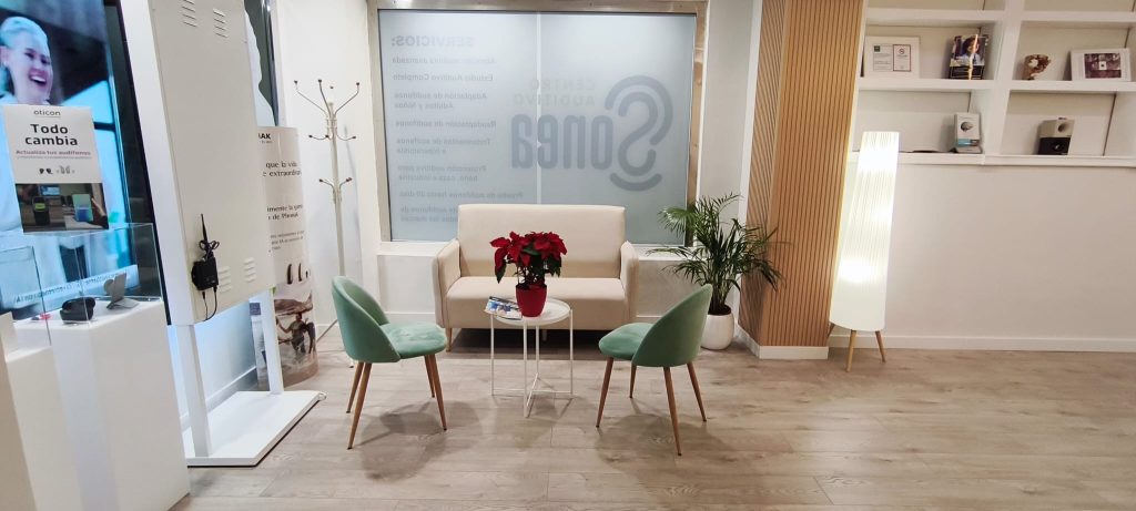 Sala espera Sonea centro auditivo Jaén audiología trato personalizado cercano