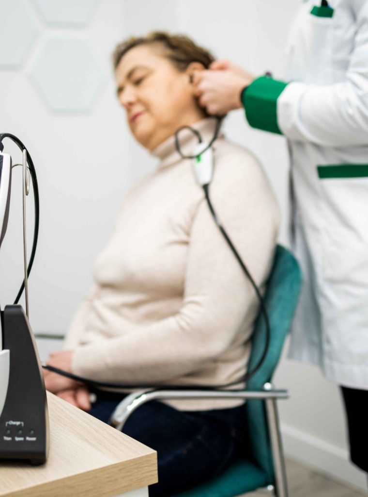 Audiometría profesional Sonea centro auditivo Jaén pruebas audiológicas completas